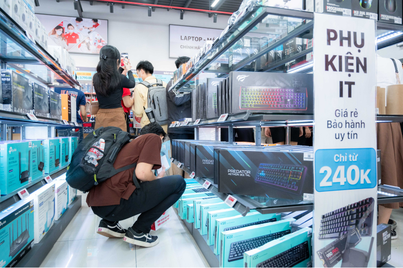 Bàn trải nghiệm flagship smartphone và tablet tại CellphoneS